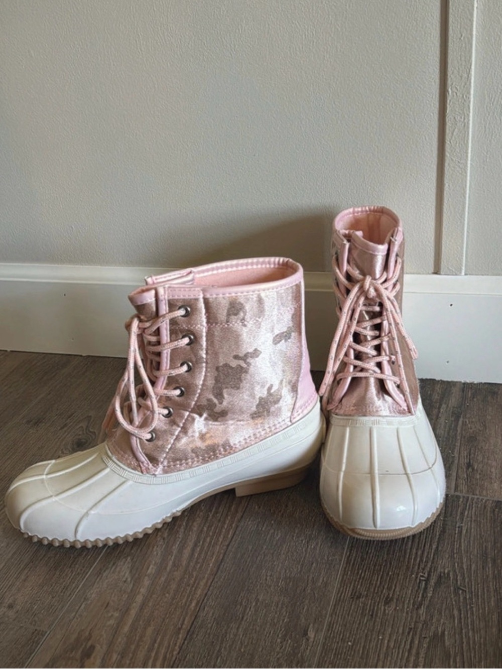 Sugar Pink Camo Lace-Up Boots size 6